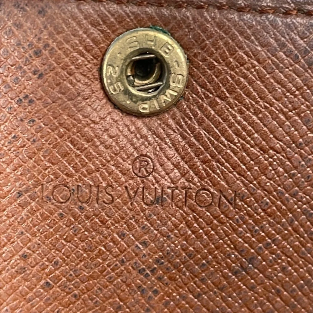 Louis Vuitton Monogram Key Case Holder 4 Key